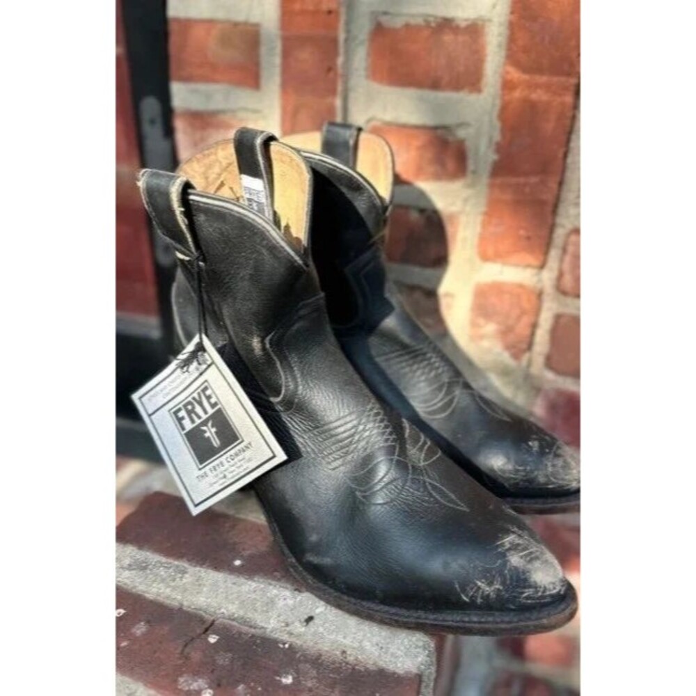 🆕 Frye Wyatt boot, Sz 6, black